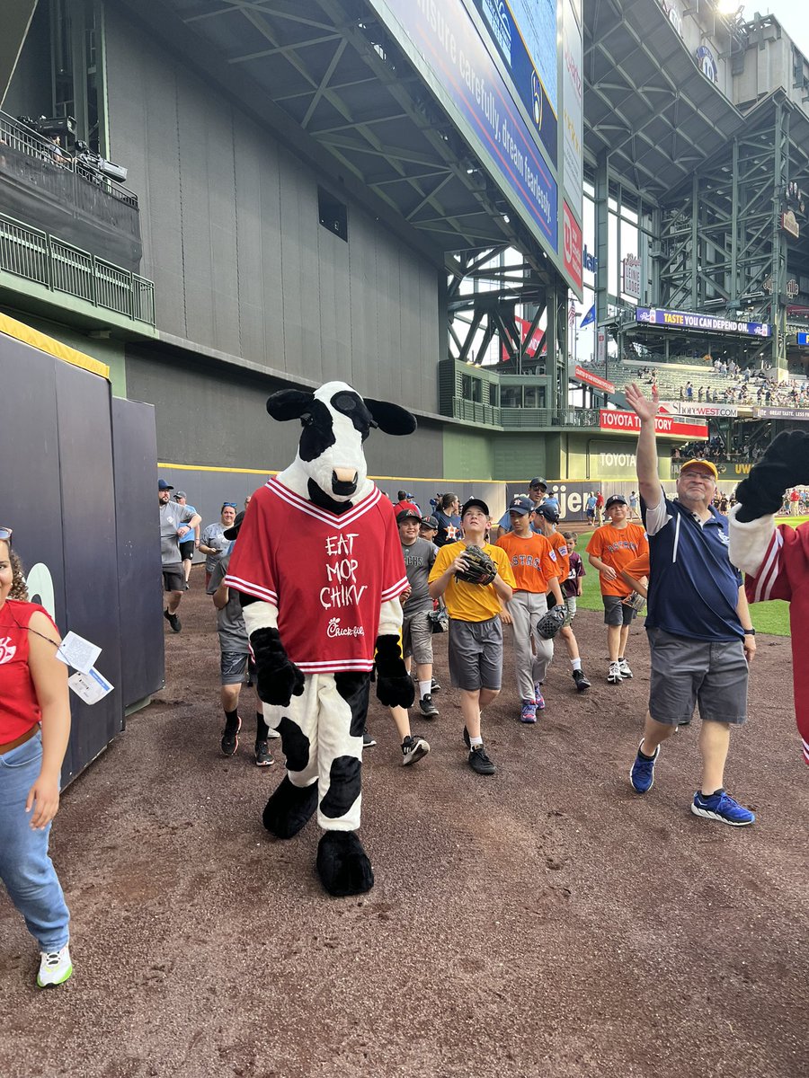 Chick-fil-A Pewaukee tweet media