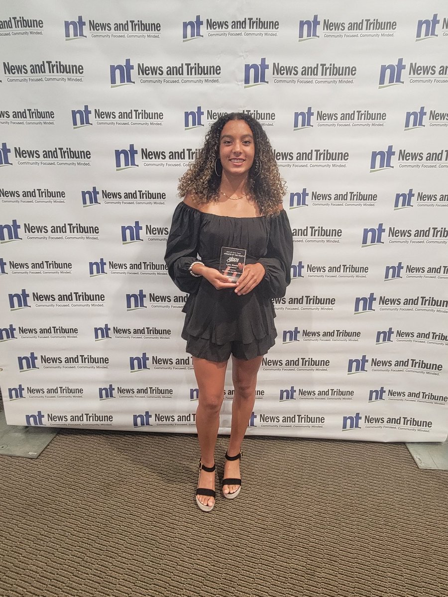 lyric_steele's tweet photo. Girls Track and Field Athlete of the Year!! Thank you @newstribscores for this honor! Only more to come! #2022NTSPYAWARDS #sophomoreyear @joshcooknewstri @LoweMediaCo @herosprintclub @chspirateTnF @MSConference https://t.co/xPmDlGECFe