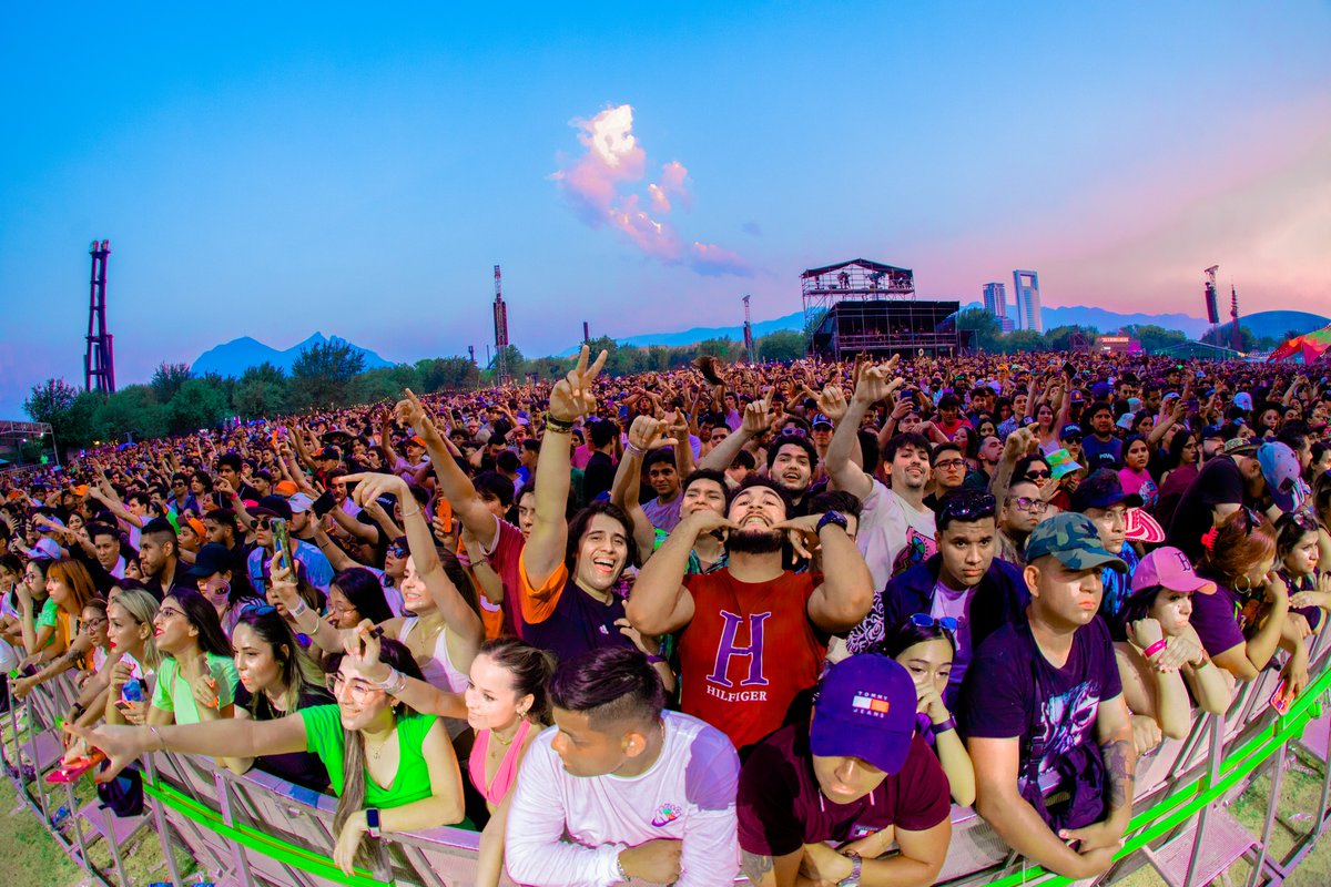 ¡Hace un mes se vivió el mejor festival de reguetón y urbano! 🔥 Amamos recordar esta fiesta de mucho bellaqueo 💥 Comenta emojis de party para festejar con nosotros 🤩👇🏽

#PowerFest2022 #FeelThePower