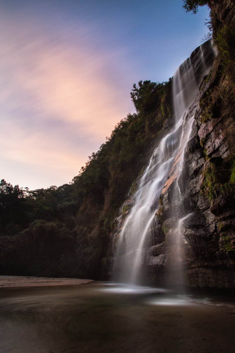 Gn frens! Who else loves a waterfall? What about camping in a place like that completely empty? 😍