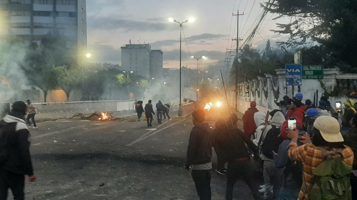 miguelnoboa's tweet photo. 🆘#CIDHesUrgenteEC El gobierno de #Ecuador de @LassoGuillermo está cometiendo varias
vulneraciones a los #DDHH durante el #ParoNacionalEc2022.
⚠️74 Heridxs
⚠️1 Fallecido
⚠️79 Detenciones
⚠️ 44 Vulneraciones
La brutal represión policial y militar debe parar.
@CIDH https://t.co/GtF6ufPCZN