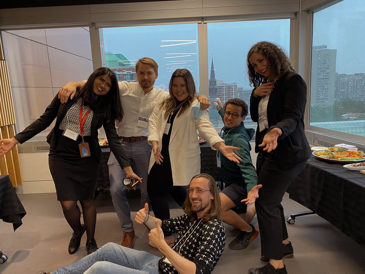 SynBioDulce's tweet photo. ✨ When you love your labmates ✨ #PEC2022 https://t.co/HO9C1YE967