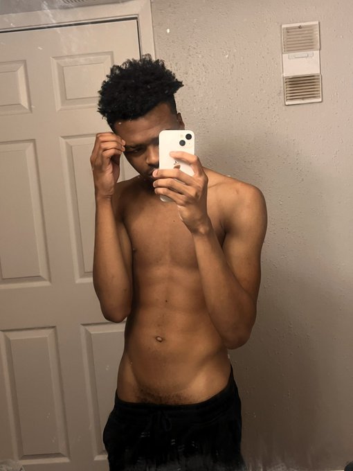 Watch dariooo's leaked NSFW photo on TwXstars