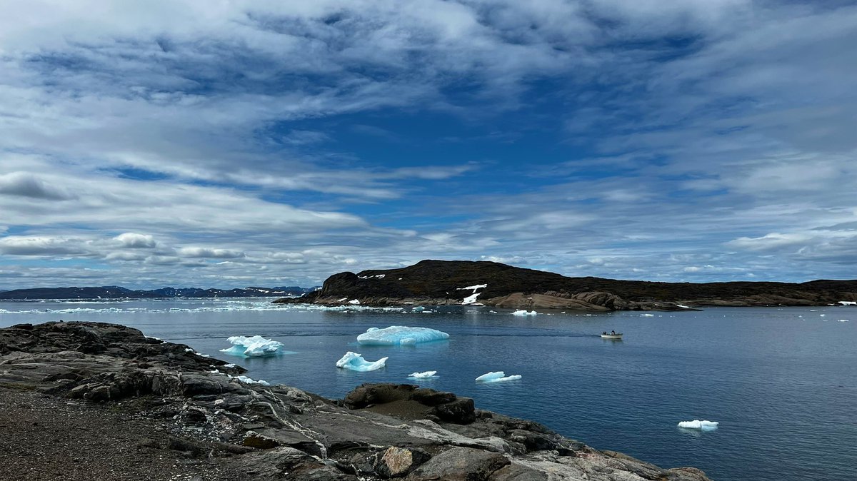 my folks coming around to pick up my brother and i after trying to looking for eggs.