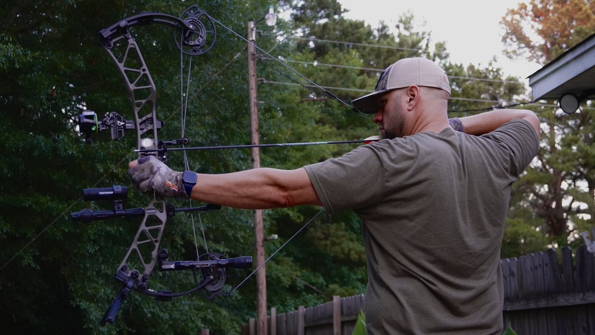 How’s my form <a href="/phil122222/">Phil Fancher</a> ?? <a href="/SladeFancher/">Slade Fancher</a> has this bow TUNED!!! 

#bowhunter #OwensOutfitters #RidgeRockHuntCompany #Archery #Bowhunting