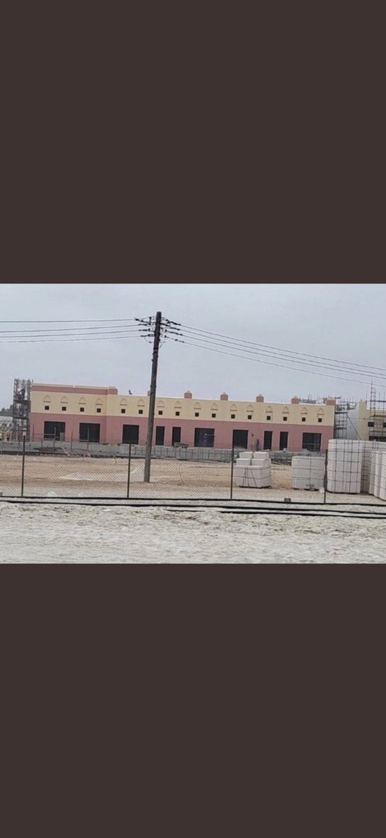 abdullah_rws0's tweet photo. أتوقع المشروع  يصلح ليكون مكان لحفظ الاسماك أو ماركيت شعبي  حتى الماركيت الشعبي مفترض أن يكون مكان افضل من هذا  التصميم  …  لم ننظر  الى الدول المجاورة لانها سبقتنا  بمئات السنين …  لماذا لا يعملوا مثل الواجهة البحريه لشواطئ مسقط  .
 #سوق_الحافه https://t.co/XfSgKkBlAw