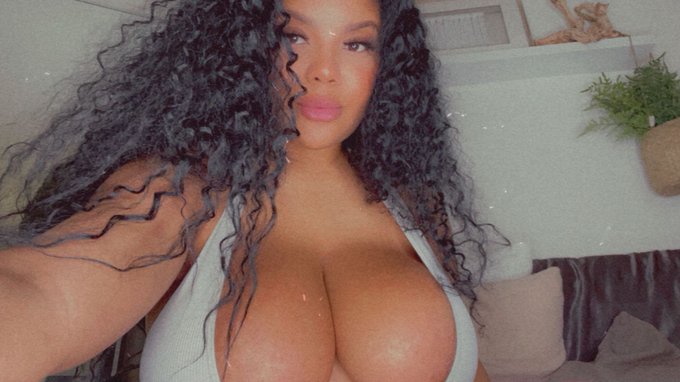 thebigtitwitch