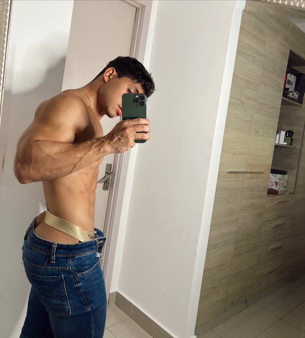 I'll wait for you in my Onlyfans 🥵😈  20% OFF  https://t.co/OohhAogG7D https://t.co/dyQHzdSC63