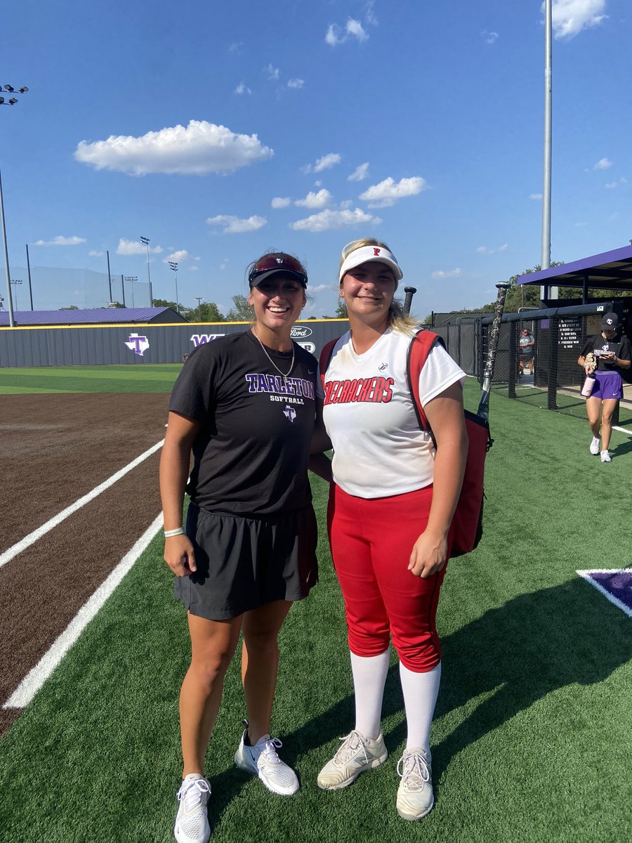 Hailey Van Beekum tweet media