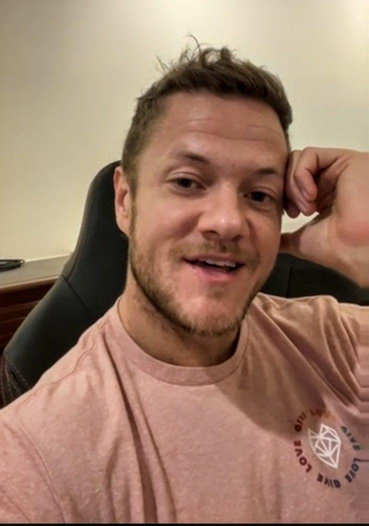 RetroJoe94's tweet photo. This is for you, @Threemenandaben!

@DanReynolds is the best when he’s being @DanReynolds, which is all the time, because only @DanReynolds knows how to be @DanReynolds.

#ThinkAboutDanTime #Dantastic @Imaginedragons https://t.co/n0GIAMyqRE