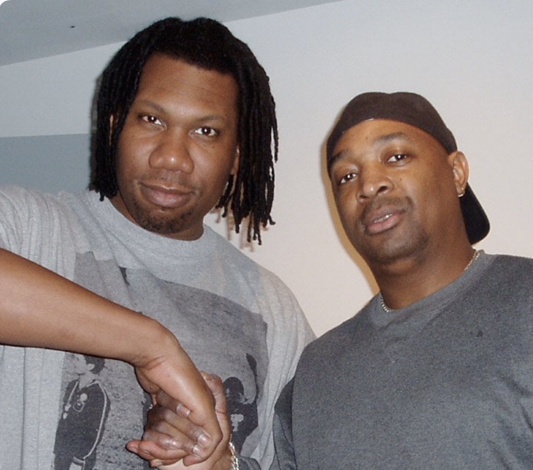MrChuckD's tweet photo. I talked to @IAmKRSOne yesterday. The way he’s hurling bars I told him it’s ignorant for these so called rap media mags podcasts etc to IGNORE. Also I told him it’s convenient for these coIntel agents to want him to disappear or pretend he never existed. His last 2 albums are 🔥 https://t.co/ARKJnN45Y9