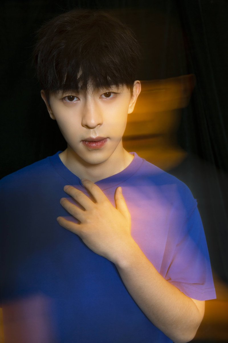 DengLunFCNA's tweet photo. Happy Summer Solstice! Wish Lunlun a great start to the summer season. 🍉🍦🌞
#Denglun #เติ้งหลุน #邓伦 #등륜 #鄧倫 #đặngluân #dangluan #ダン・ルン https://t.co/eczSq7dvLH