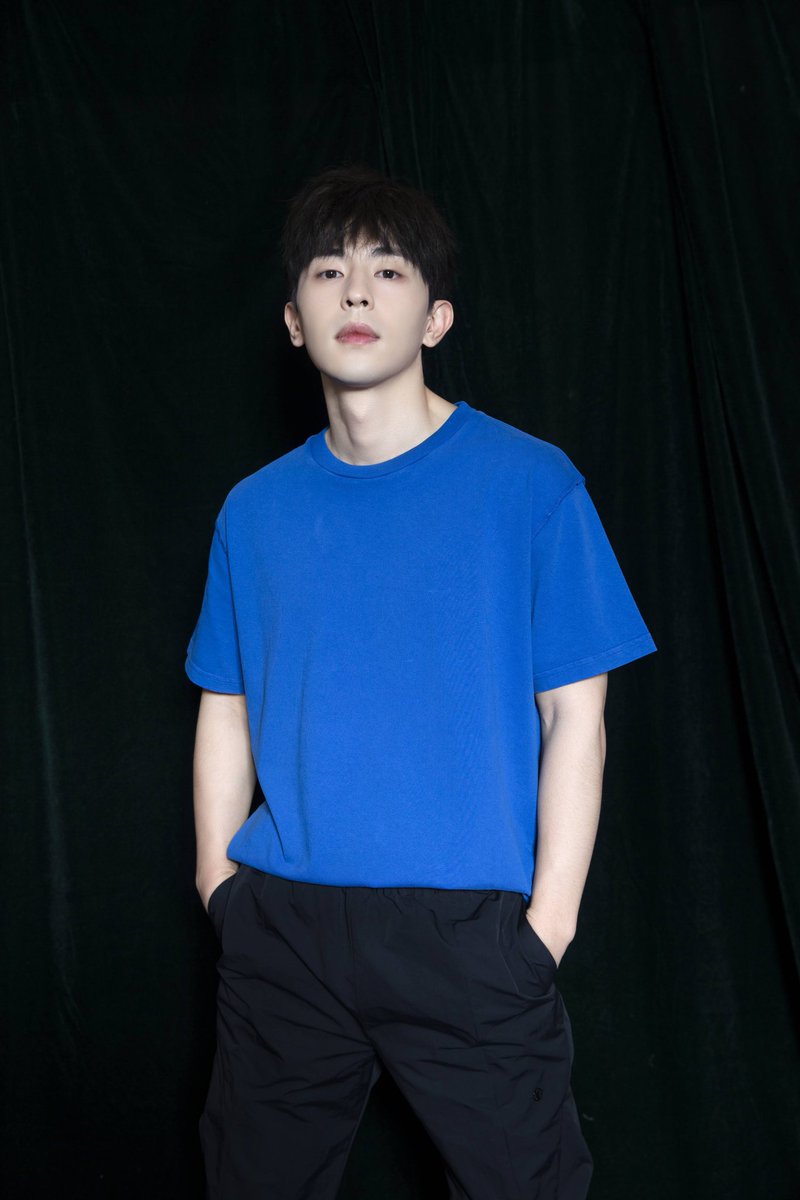 DengLunFCNA's tweet photo. Happy Summer Solstice! Wish Lunlun a great start to the summer season. 🍉🍦🌞
#Denglun #เติ้งหลุน #邓伦 #등륜 #鄧倫 #đặngluân #dangluan #ダン・ルン https://t.co/eczSq7dvLH