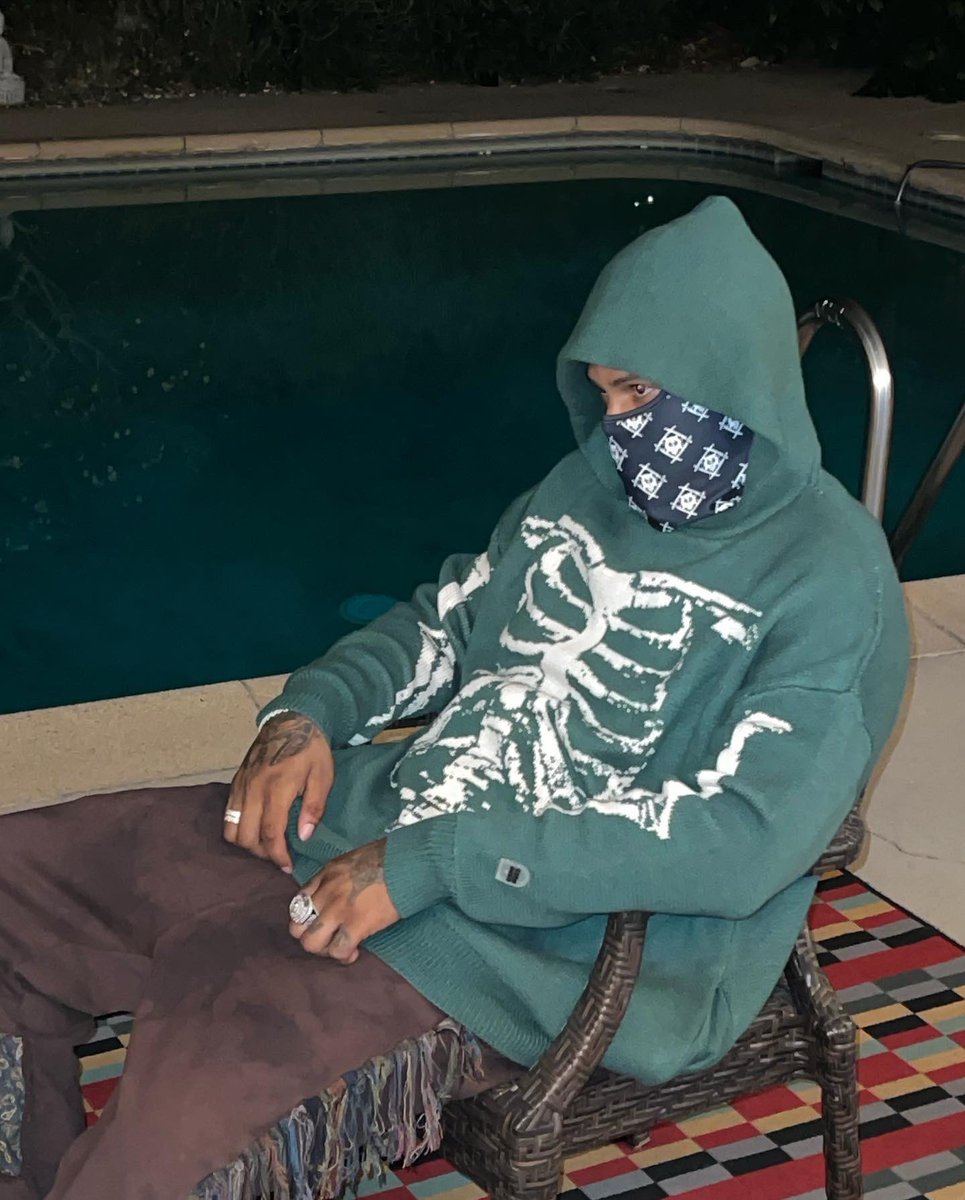 XavierWulf's tweet photo. HOLLOWSESH https://t.co/CkdsltfRQv