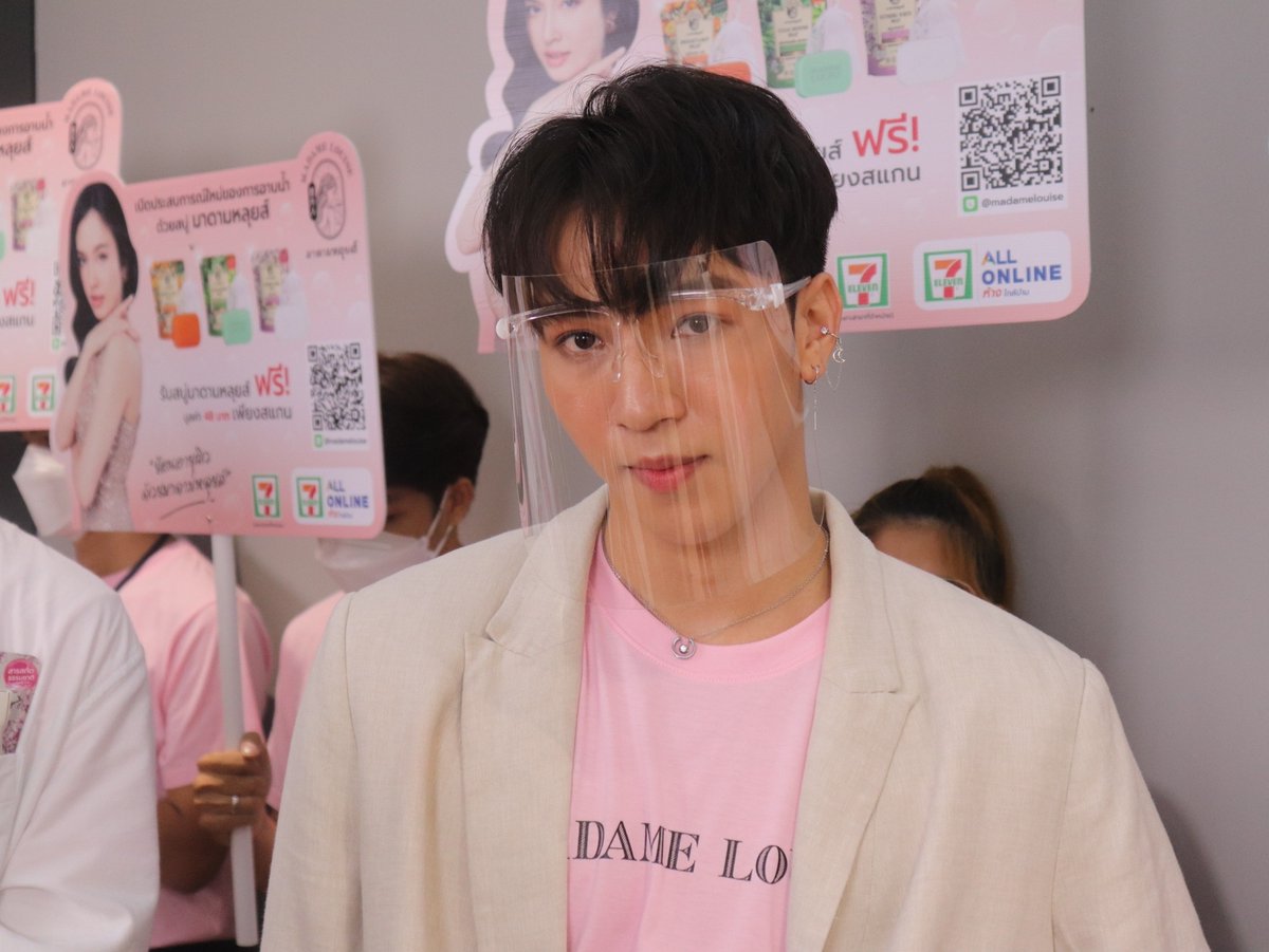 allarea_ent's tweet photo. #สบู่มาดามหลุยส์ วางจำหน่ายแล้วใน 7-ELEVEN ชวนนักแสดงสุดฮอต “คูเปอร์–ปอย”,“อินทัช–เชน” และ “โกะ” ทำกิจกรรมสุดกรี๊ดกับแฟนคลับ

อ่านต่อ : https://t.co/LMzfKYfjss

#MadameLouise #ปอยปี้เอ๋อแท้ไม่ปรุงแต่ง 
#ผมชื่อโกะครับ #อินทัชหน่อยอร่อยแน่ 
#เชนเนอร์เลอร์เป็นเด็กร้ายๆ #แล้วแต่เปอร์ https://t.co/2iC5KfpPGo