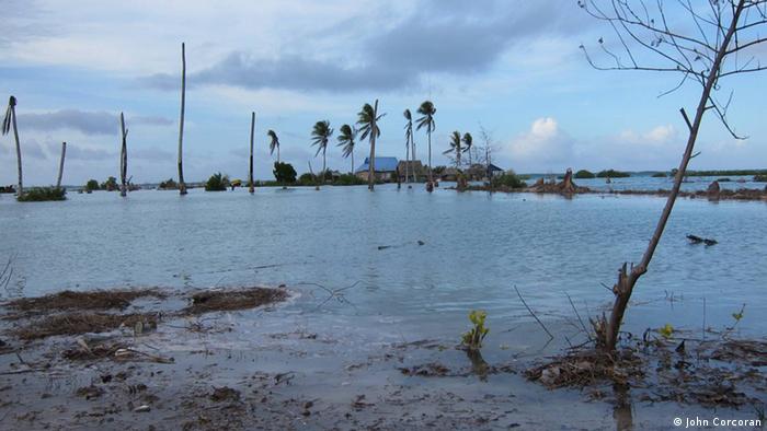 PasifikaNews's tweet photo. Vanuatu is leading a campaign to have the international court of justice issue an opinion on climate change – which could have huge legal ramifications
#ClimateCrisis 
@earthjournalism @Internews 
Read more: https://t.co/dtTWUC0RdV https://t.co/WaLBB3gnGU
