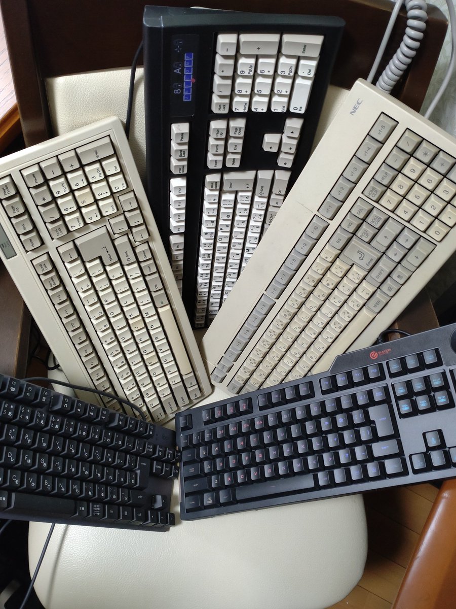 lanch22319926's tweet photo. いつの間にかキーボードがぎょうさん増えてた。
さすがに生活スペースを圧迫するしメンテも行き届かないので、思い切ってキーボード買おう
#ELECOM #logi #NEC
#UNICOMP #Chicony https://t.co/4GWOYrf1Lr