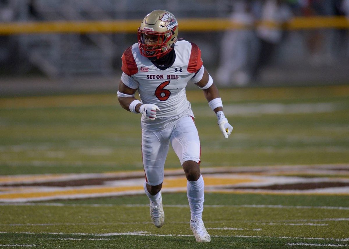 #Blessed to receive an offer from Seton Hill University @Coach___Russell <a href="/CoachDay_/">Daniel Day</a>