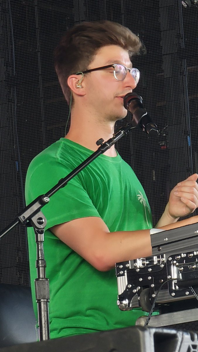 h1fivem4n's tweet photo. @AJRBrothers hope i got some nice photos of ryan https://t.co/QMq2mdeguI