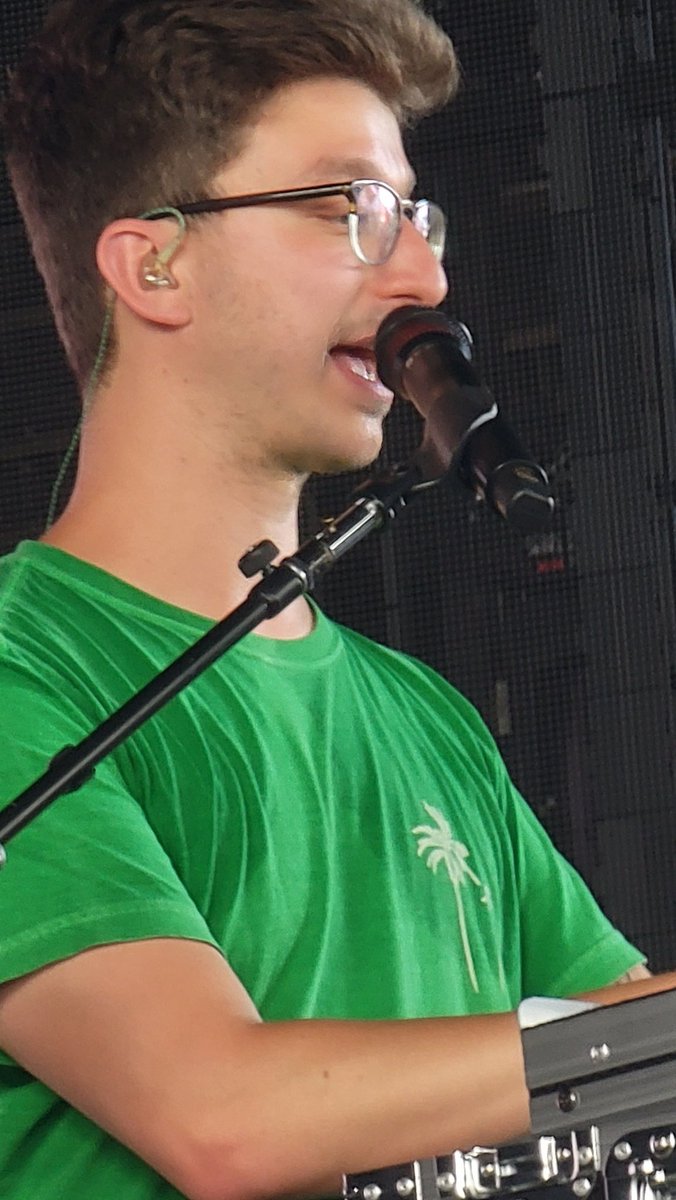 h1fivem4n's tweet photo. @AJRBrothers hope i got some nice photos of ryan https://t.co/QMq2mdeguI