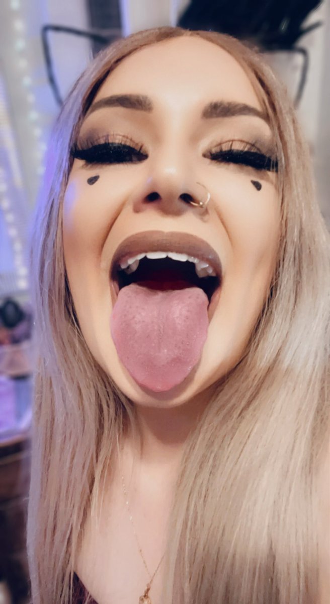 RileyLockhart8's tweet photo. HMU for more delicious content 👅
👀👀👀 50% off SALE 😈😈😈
https://t.co/2HNfqh2pDD https://t.co/Tn4ddmIj4j