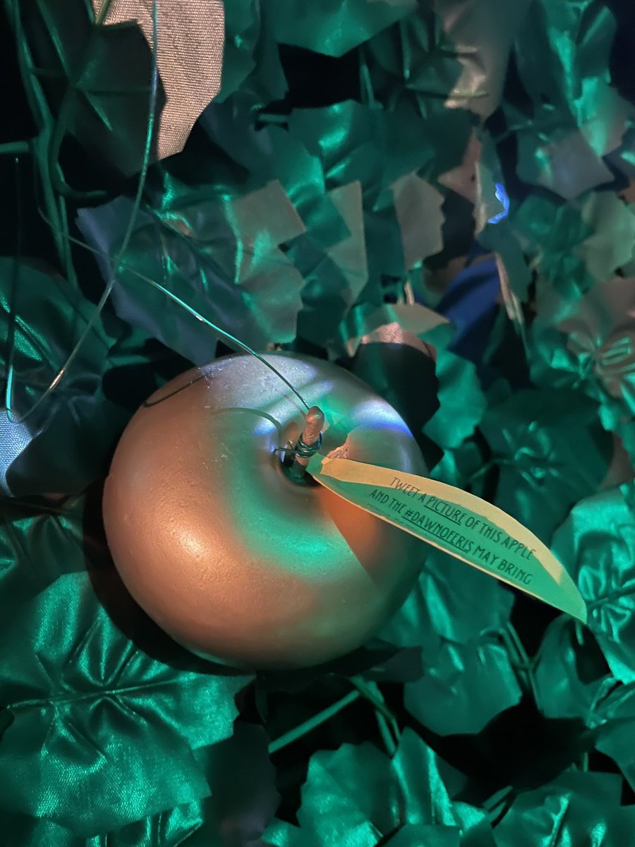 emigna's tweet photo. Forbidden apple #dawnoferis @truth https://t.co/SNPD1vXR5F