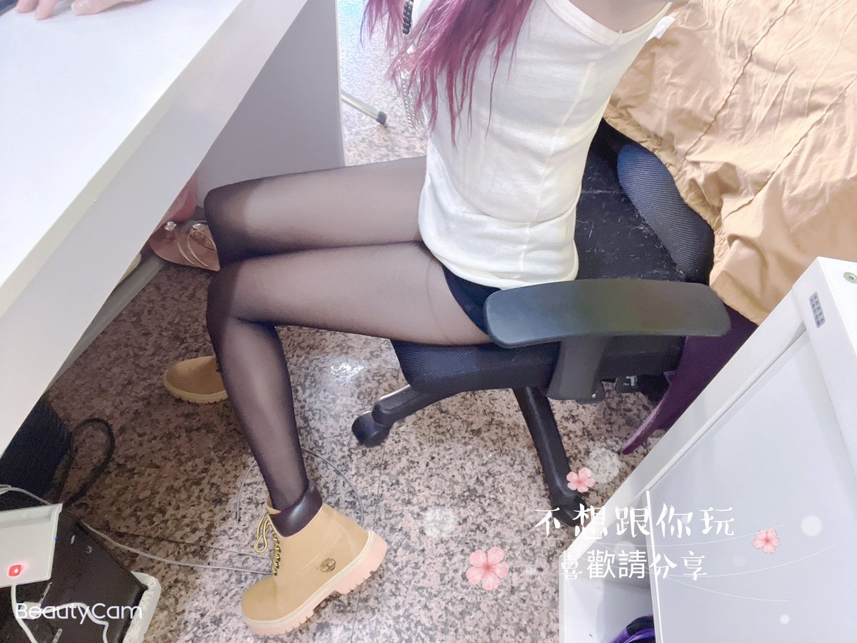 早安 上班囉！你們呢😆 https://t.co/Yp86OIc8MB