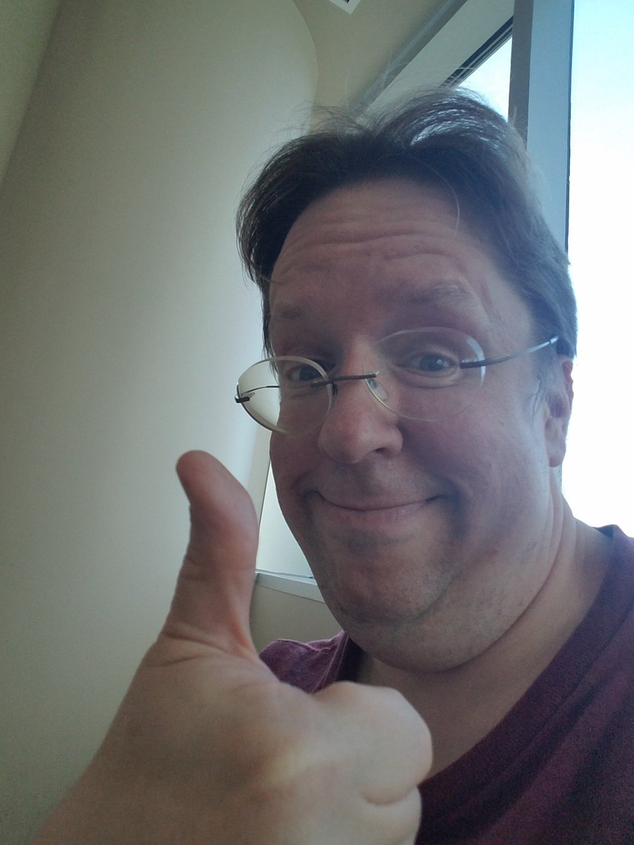 ArmchairCMA's tweet photo. #NationalSelfieDay https://t.co/ahWax64i0E