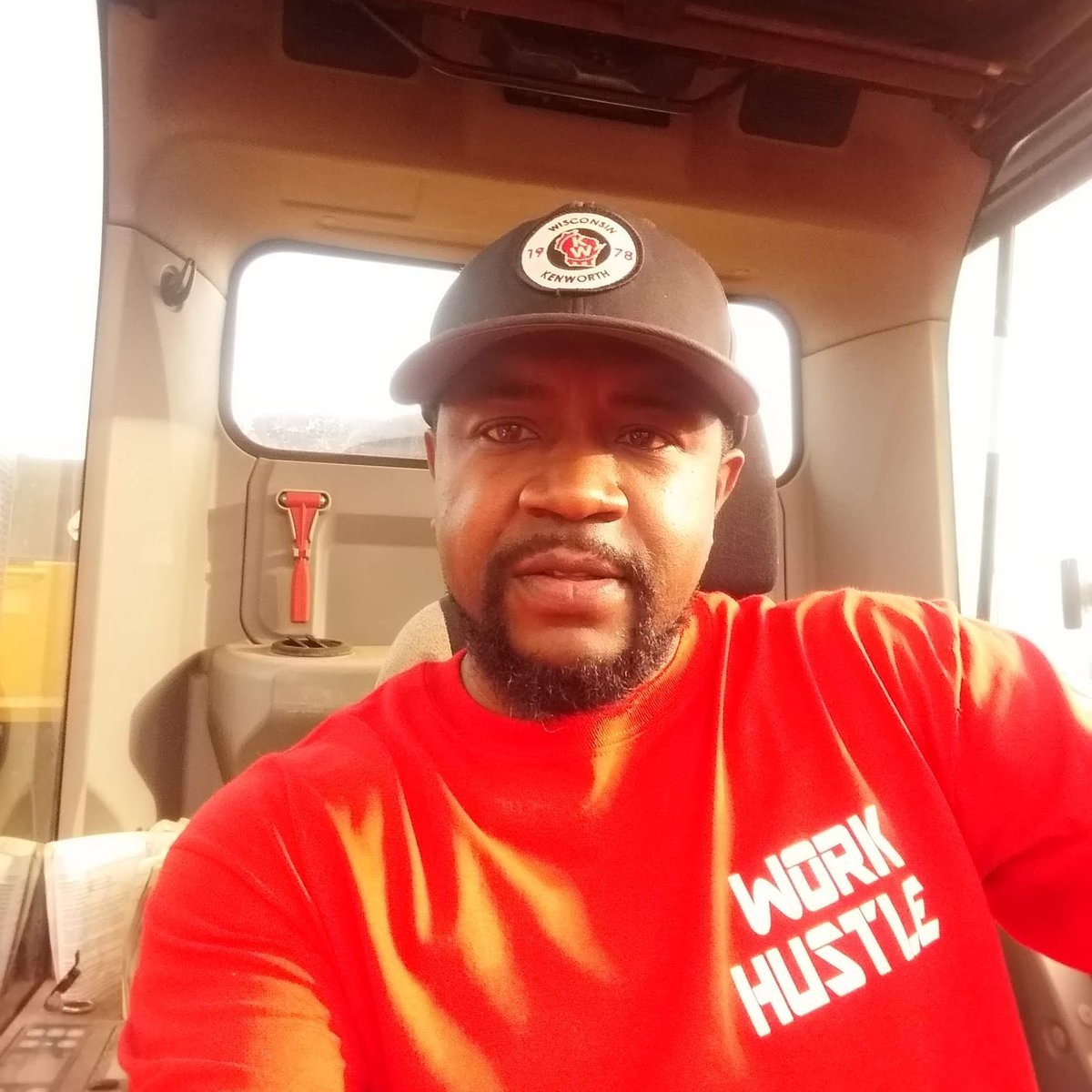 ReaLityJumgent's tweet photo. S/O to all the working people manifesting their dreams!!! #WorkHustle #WorkHustleMusic # Jumgent #252 #919 #Inmyownlane https://t.co/6DK7S3QAuO