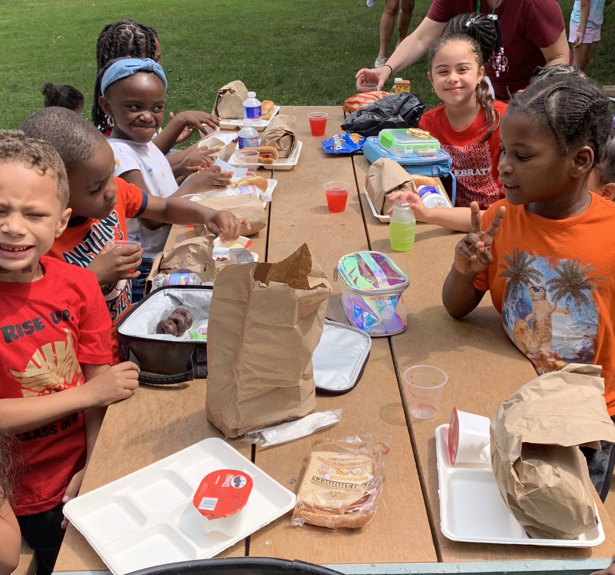 Kelly Lampman tweet media