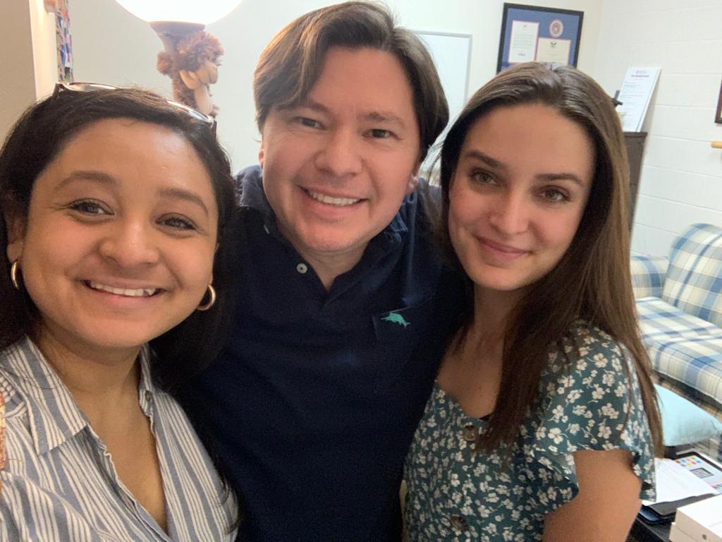Iara_Roberto's tweet photo. One year after graduation, we finally got the chance to see our amazing professor @JRodMedia 😁
The work he does and the dedication he has for his students is unmatched 💖 @iridianabarcen1
Always @UTANewsSpanish 📺
#UTANE #MoreLatinosinNews #UTAalumni @utarlington @utacomm @NAHJ https://t.co/iu8NFquSDV