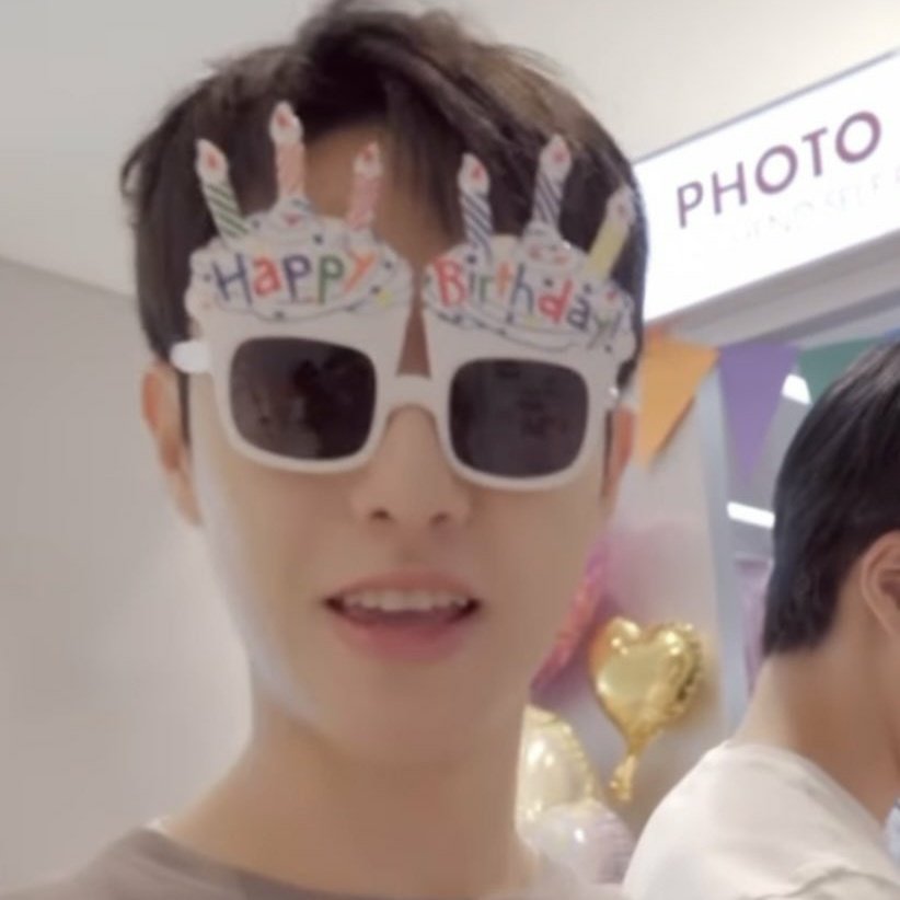 mfaljen's tweet photo. renjun and his silly little glasses https://t.co/ShvPYAHZ9I