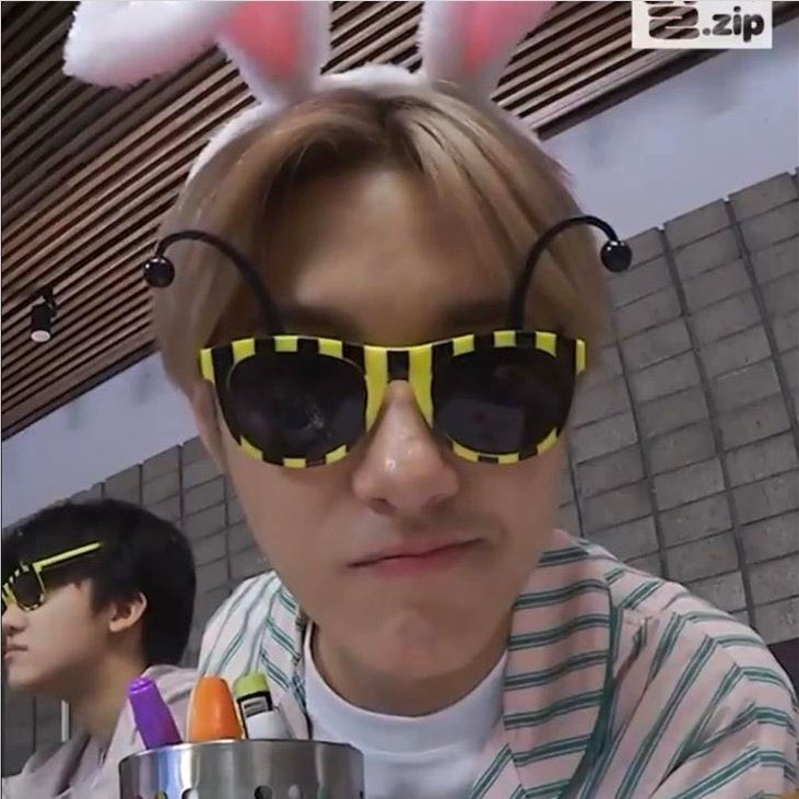 mfaljen's tweet photo. renjun and his silly little glasses https://t.co/ShvPYAHZ9I