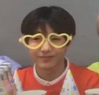 mfaljen's tweet photo. renjun and his silly little glasses https://t.co/ShvPYAHZ9I