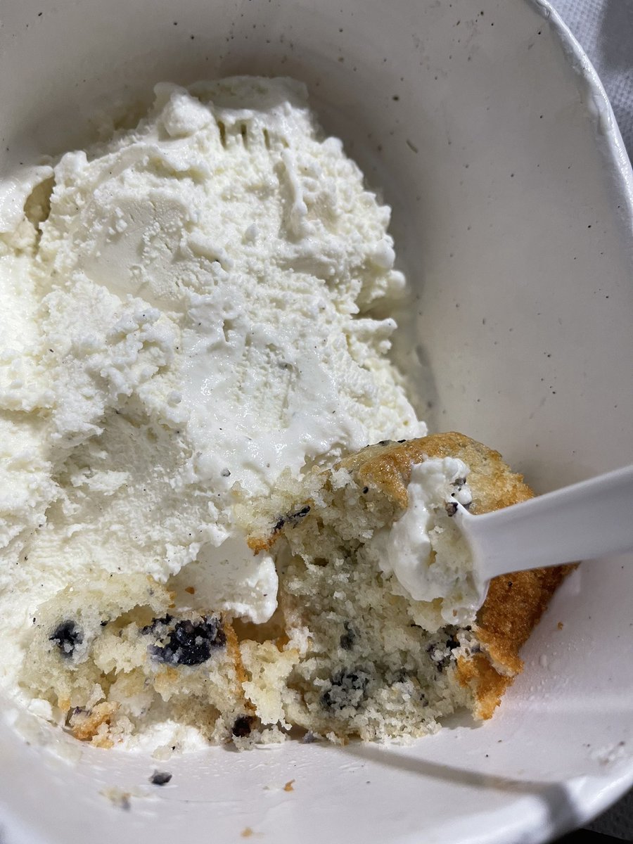 L8_AF's tweet image. The other night I threw a leftover #FathersDay breakfast blueberry muffin in the microwave for 13 secs. then promptly dropped that bitch into some leftover natural vanilla bean ice cream — while high — and it blew my motherfucking mind. #diabetes #stoner #highaf #usa #murica