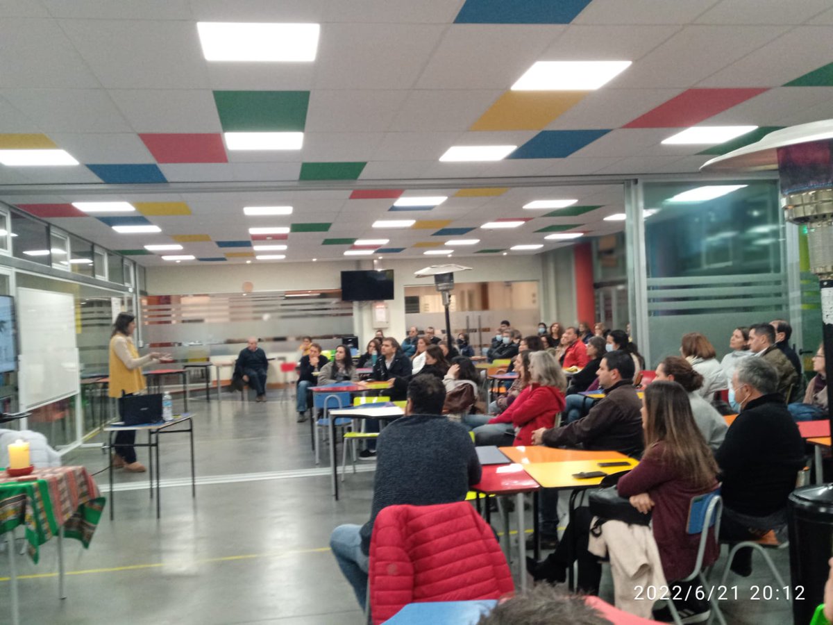 Adolescentes, redes y familia.
Familias involucradas y comprometidas en dar herramientas para que los adolescentes tenga uso responsable de redes <a href="/colegio/">colegiodemonjas</a>.sanignaciouy