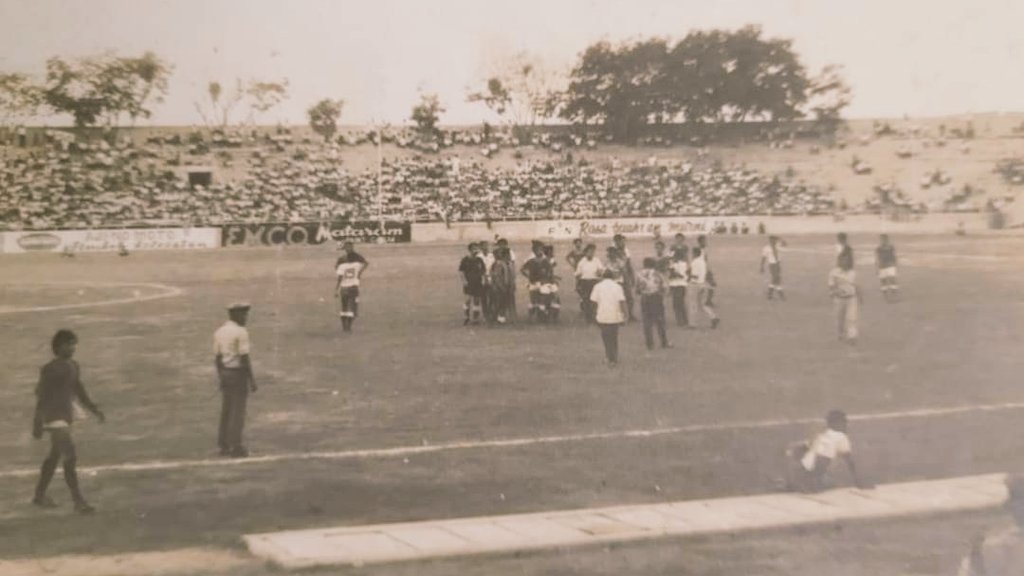 #NowPlaying
Lagu-lagu #Bonek #Persebaya tempoe doeloe.
(untuk mendengarkan klik link ini: radiobonek.radio12345.com)