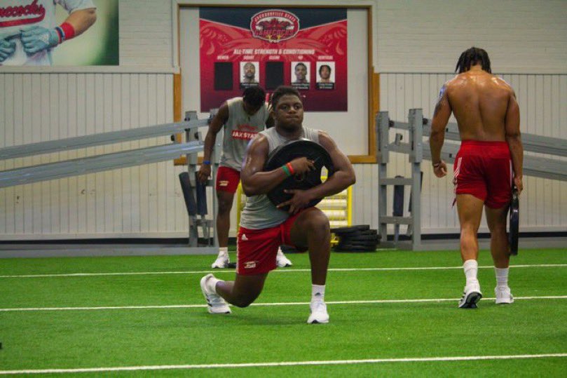 Former client <a href="/KeyonClark17/">Keyon Clark</a> grinding in the weight room for Jacksonvillie state 🏈 <a href="/CoachKSigler/">Kelvin Sigler</a> <a href="/JSUGamecockFB/">Jacksonville State Football</a>