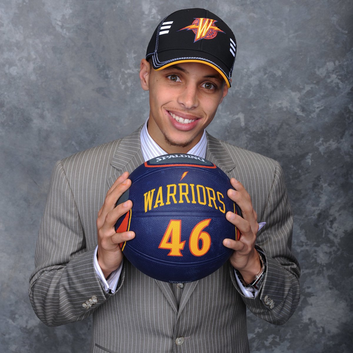 Curry_Muse's tweet photo. Stephen Curry is the only member of the 2009 draft that remains with his original team. https://t.co/jgSQ1UI3Wr