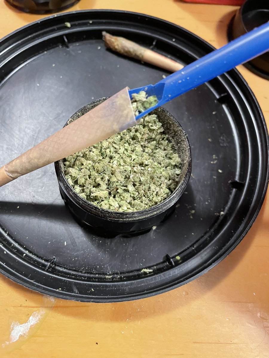 HighImElevated's tweet photo. Slurpee straws make the best wittle stuffers. 😌💋🧋🌿🌬

#stoner #slurpstuffer #slurpee #keepitglassy #bonglife #smokeweedeveryday #bong #cannabis #cannabiscommunity #fueldbythc #bongbeauty #stoner #stoners #stayhigh #highmoms https://t.co/LaFvOLvHz4