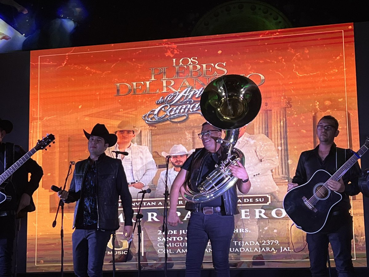 En la presentación del nuevo disco de <a href="/_plebesoficial/">Oguri_W</a> éxito…!