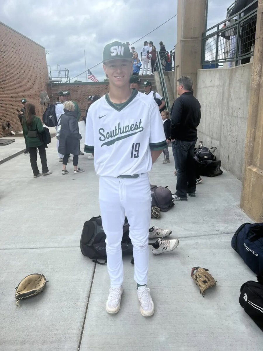 2022 Sports in Kansas All-State Baseball⚾️ for every class in Kansas plus Player/Pitcher/Coach of the Year honors for every class 

View: sportsinks.com/2022-sports-in…

Parents/Athletes: order patches (1st, 2nd, HM at sportsinkansas@gmail.com)