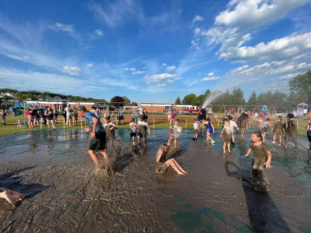 coach_kirk1's tweet photo. Annual Mini Mud Run in the books! Thank you to everyone who came out and helped make this night super special! #LearningatGR #mudrun https://t.co/PEnf3xjlaB