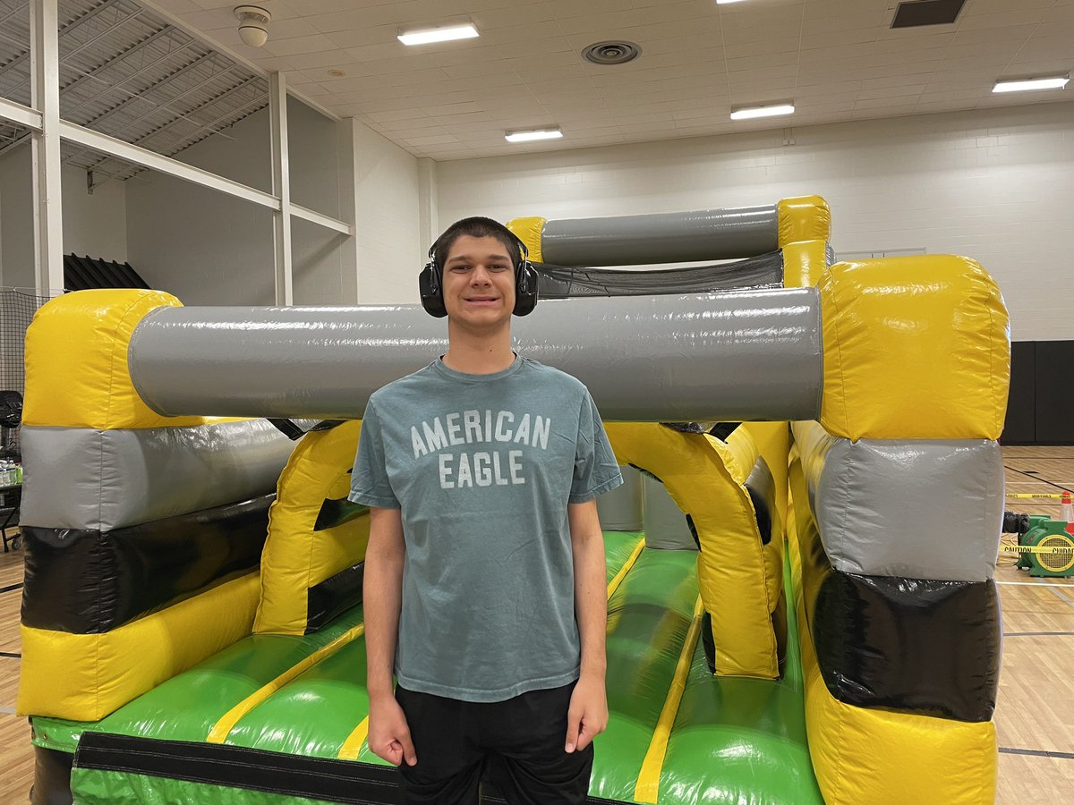 MrFortunatoSV's tweet photo. Day 2 of Raider Space Camp was “Carnival Day” and the pictures say it all! Big thanks to @shubrew for the Mac & Cheese Bar and All About Fun Party Rentals for the great experience. Stay Tuned for day 3! @Seneca_Valley @SVSDFoundation @SVSchoolSuper @jameswrubel #RaiderSpace https://t.co/kb4mj7wAeQ