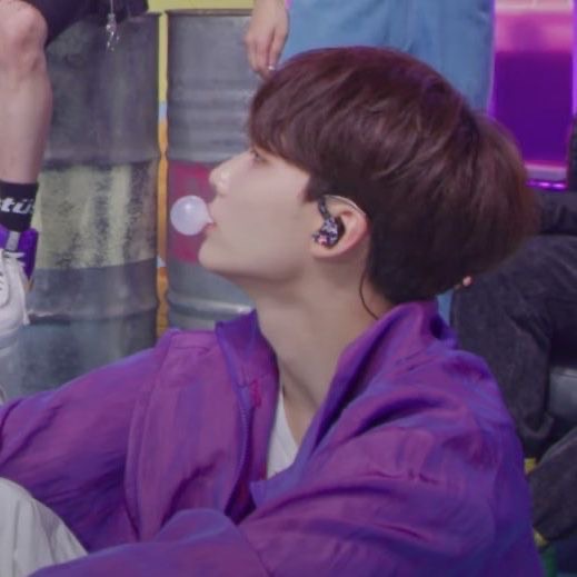 hourly jeonghan (@jeonghanhour) on Twitter photo 