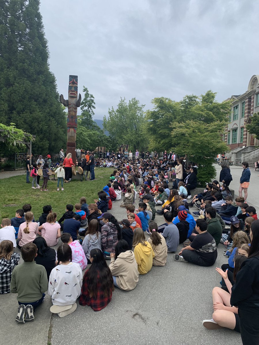 What an incredible way to start Indigenous Peoples Day. <a href="/RidgewayElem/">Ridgeway Elem</a> students gathered at our Welcome Figure to sing ‘7’ by <a href="/WilliamPrince/">William Prince</a>.