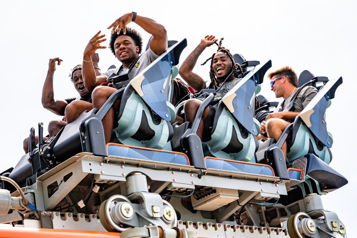 UCF_Football's tweet photo. It’s always sunny in Orlando:

The gang goes to @SeaWorld https://t.co/hH5MjotGQh