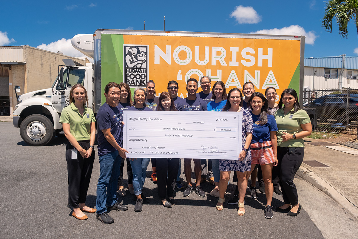 hawaiifoodbank's tweet photo. One in six children face hunger in Hawaii. We are grateful to the @MorganStanleyFoundation for donating $25,000 to help us provide more food choices for families facing hunger! #MSGivesBack @FeedingAmerica https://t.co/MwxaiCzyHZ