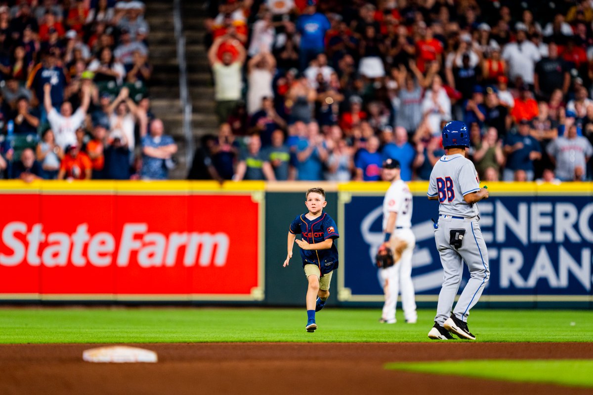 astros's tweet image. We told 6-year-old Oliver to "steal a base".

Mission accomplished.