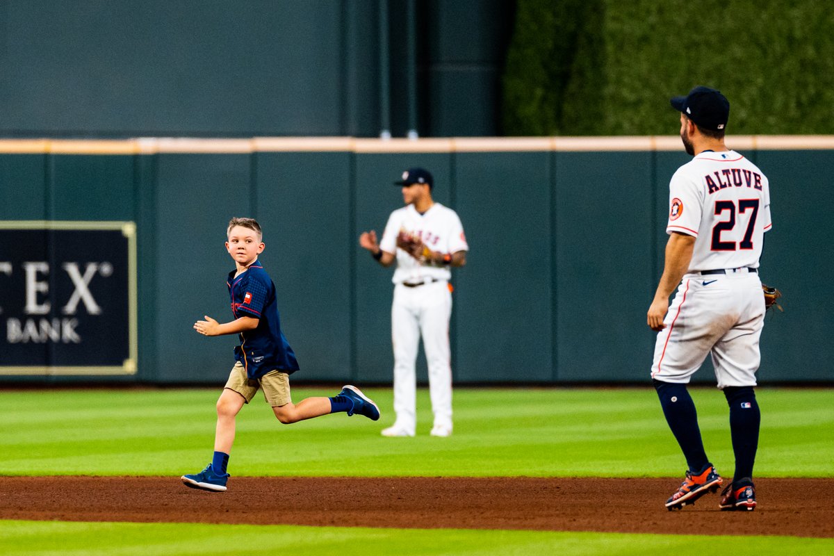 astros's tweet image. We told 6-year-old Oliver to "steal a base".

Mission accomplished.